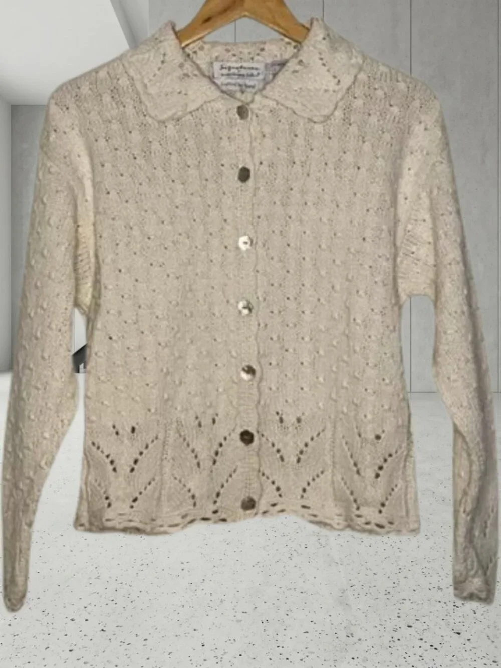Signature by Northern Isles Hand Knit Seashell Button Collared Sweater Medium